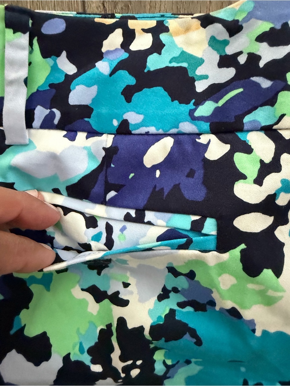 New York & Company Aqua Blue Multi-Print Mid Waist Shorts Size 8 - Picture 7 of 8